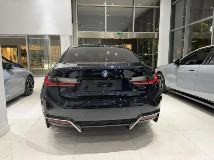 BMW i3 2023 Model eDrive40L Night Edition Sports Set – фото 3