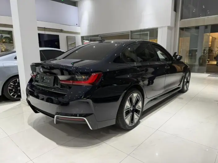 BMW i3 2023 Model eDrive40L Night Edition Sports Set – фото 4