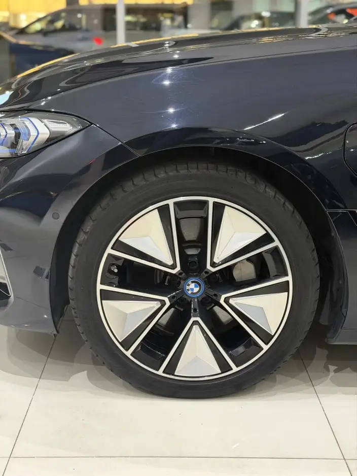 BMW i3 2023 Model eDrive40L Night Edition Sports Set – фото 5
