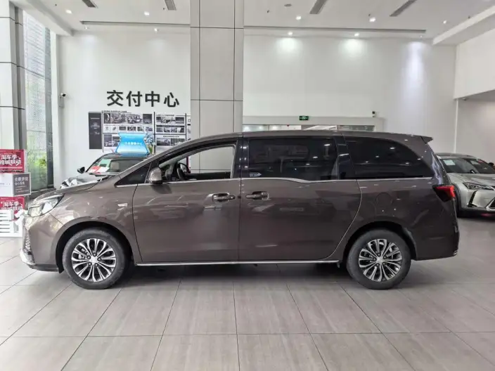 Buick GL8 2023 Model Business class 2.0T Comfort Model – фото 2