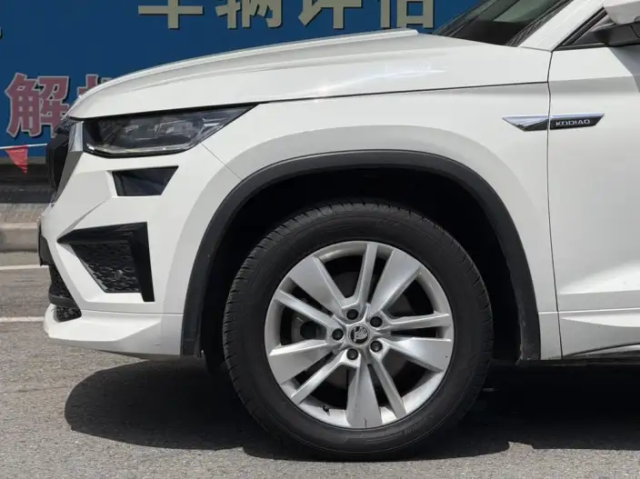 Skoda Kodiaq 2022 Model TSI330 5 seat 2WD Exclusive Edition – фото 3