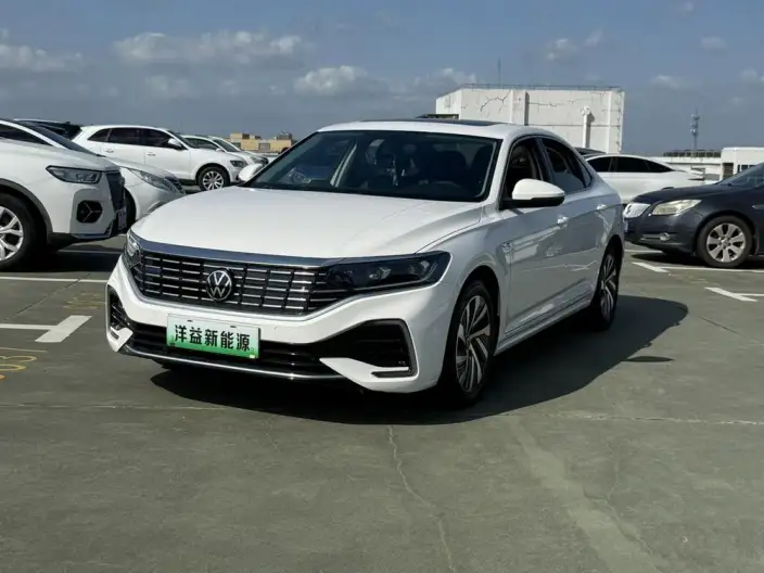 Volkswagen Passat PHEV 2022 Model 430PHEV Hybrid Elite Edition – фото 1