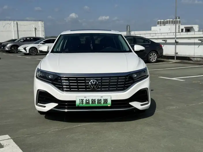 Volkswagen Passat PHEV 2022 Model 430PHEV Hybrid Elite Edition – фото 2