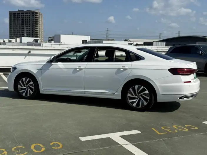 Volkswagen Passat PHEV 2022 Model 430PHEV Hybrid Elite Edition – фото 4