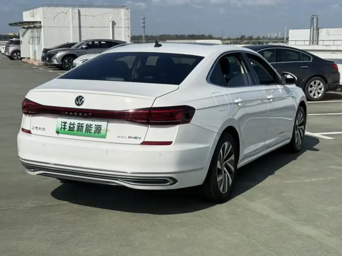 Volkswagen Passat PHEV 2022 Model 430PHEV Hybrid Elite Edition – фото 7