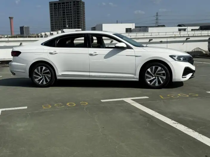 Volkswagen Passat PHEV 2022 Model 430PHEV Hybrid Elite Edition – фото 8