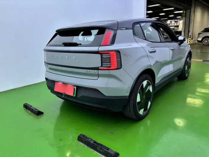 Volvo EX30 2025 Model Rear Drive Long Battery Life Pro Edition Ultra – фото 6