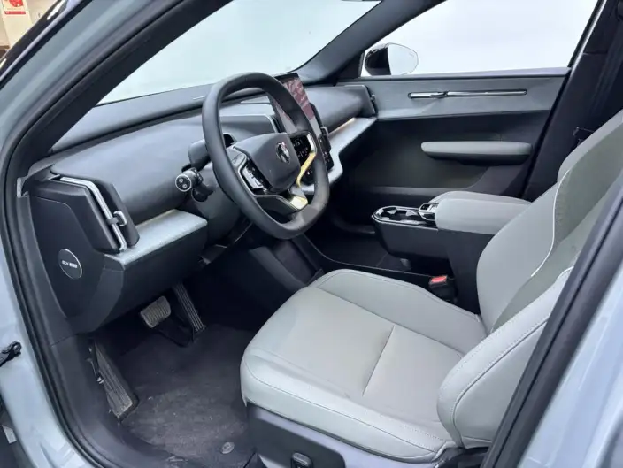 Volvo EX30 2025 Model Rear Drive Long Battery Life Pro Edition Ultra – фото 9