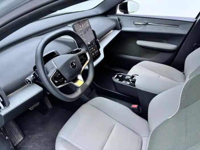 Volvo EX30 2025 Model Rear Drive Long Battery Life Pro Edition Ultra – фото 10