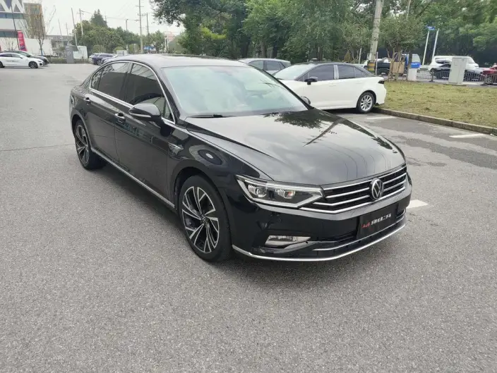 Volkswagen Magotan 2021 Model 330TSI DSG 30th Anniversary Memorial Edition – фото 2