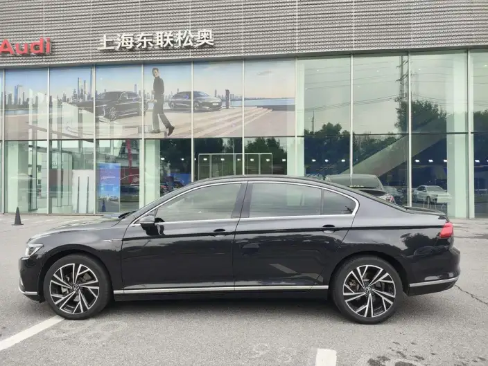 Volkswagen Magotan 2021 Model 330TSI DSG 30th Anniversary Memorial Edition – фото 3