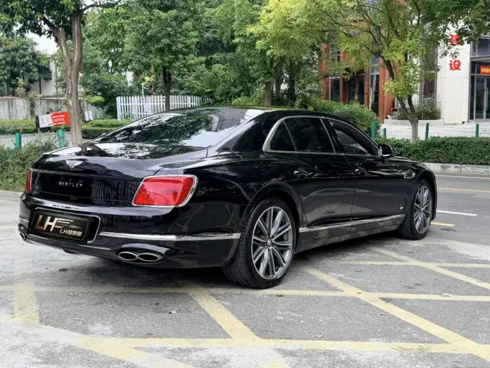 Continental Flying Spur 2022 Model 4.0T V8 Standard Edition – фото 4