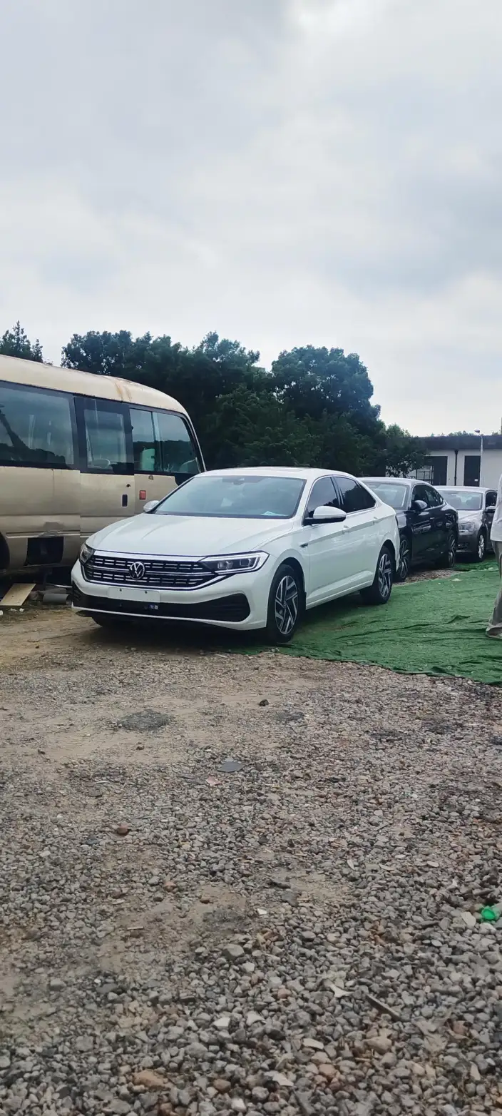 Volkswagen Sagitar 2023 Model 200TSI DSG Flying Version – фото 1