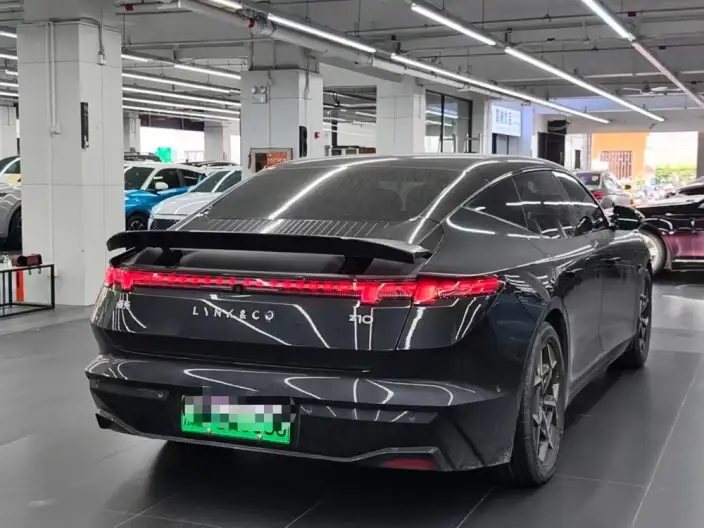 **Lynk & Co Z10** 2024 Model 95kWh 766km Rear Drive Smart Driving Max – фото 6