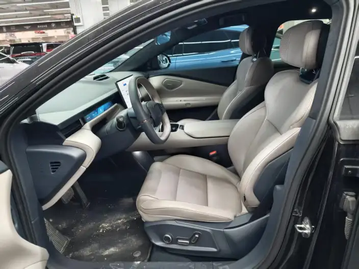 **Lynk & Co Z10** 2024 Model 95kWh 766km Rear Drive Smart Driving Max – фото 8
