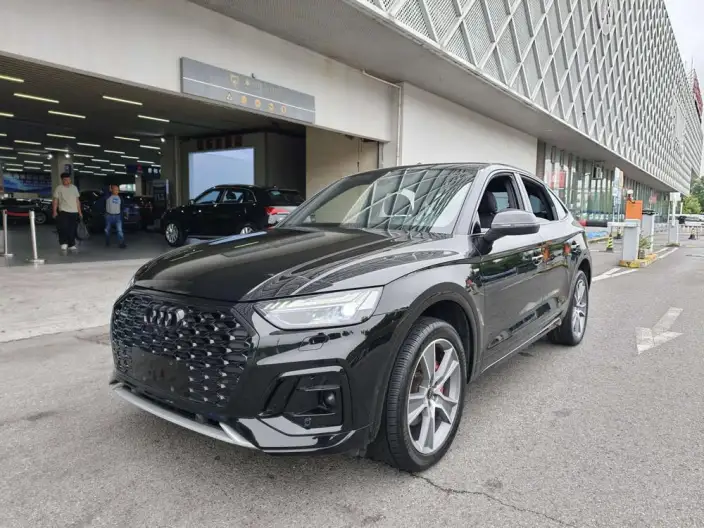 Audi Q5L Sportback 2022 Model 45 TFSI Luxury Model – фото 1
