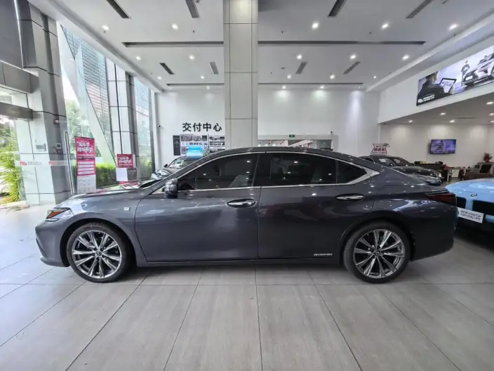 Lexus ES 2021 Model 300h F SPORT – фото 3