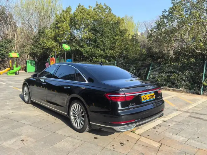 Audi A8 2021 Model A8L 50 TFSI quattro Comfort Model – фото 4