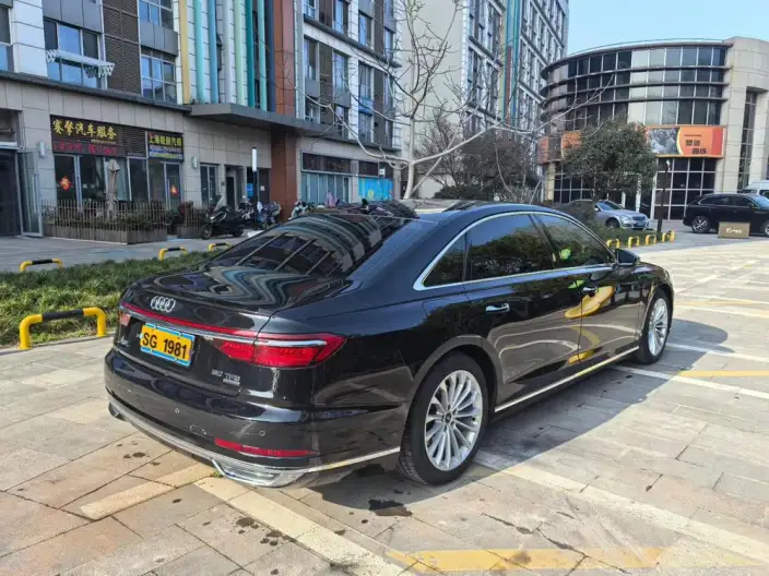 Audi A8 2021 Model A8L 50 TFSI quattro Comfort Model – фото 6