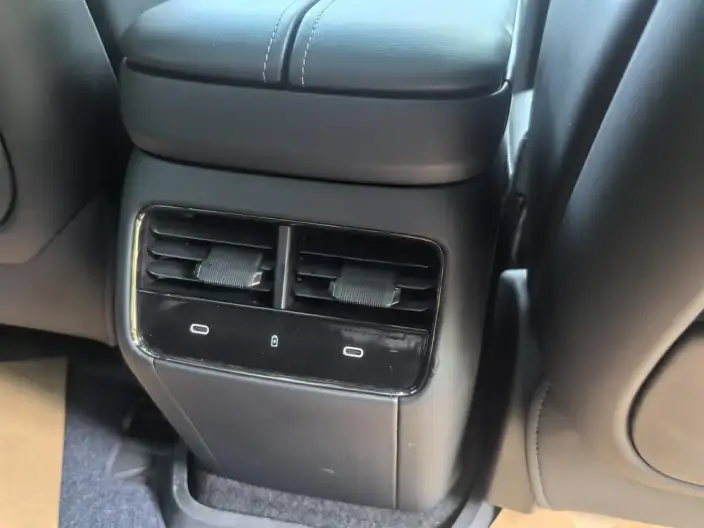 Lynk & Co 10 EM-P 2025 Model 240 4WD Ultra – фото 8