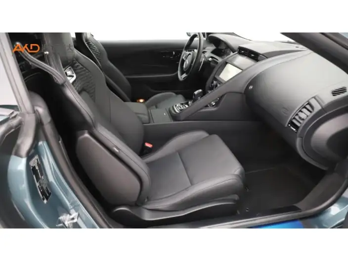 Jaguar F-TYPE 2024 Model P300 75th Anniversary Collector Edition Hardtop Edition – фото 10