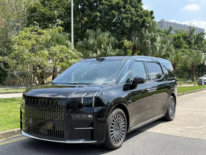 ZEEKR 009 2024 Model VI seat Executive Edition 4WD 108kWh – фото 1