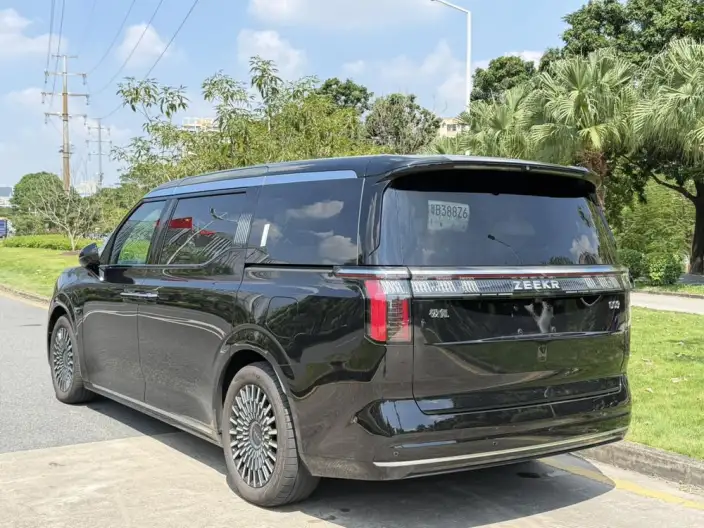 ZEEKR 009 2024 Model VI seat Executive Edition 4WD 108kWh – фото 5