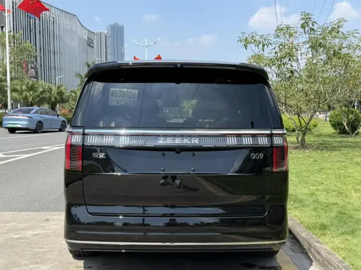 ZEEKR 009 2024 Model VI seat Executive Edition 4WD 108kWh – фото 6