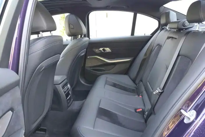 BMW 3 Series 2025 Model 330i 50th Anniversary Limited edition – фото 10