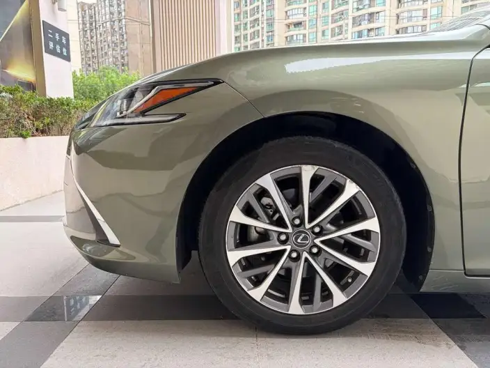 Lexus ES 2022 Model 200 Superior Edition – фото 6