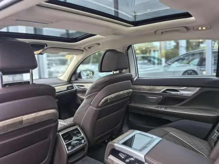 BMW 7 Series 2021 Model 740Li Leading Model Luxury Set – фото 9