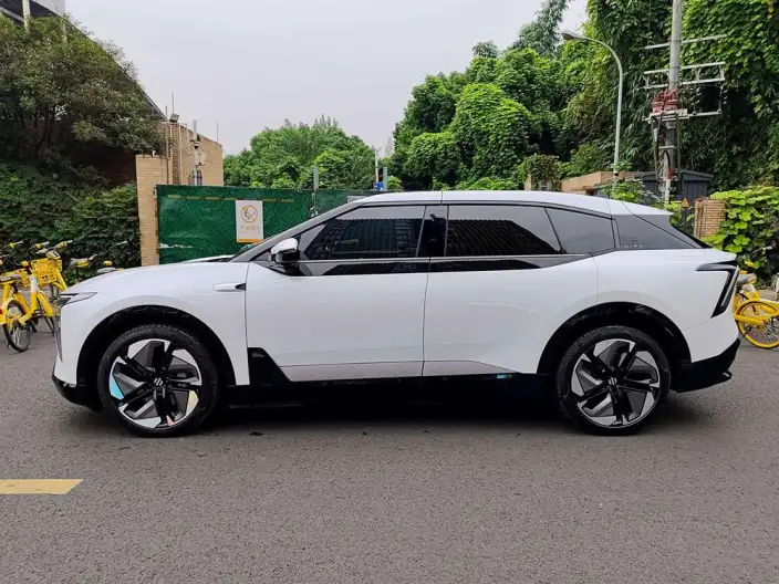 HiPhi HiPhi Y 2023 Model 560km Elite Edition – фото 3
