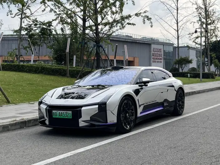 HiPhi Z 2023 Model 5 seat Edition