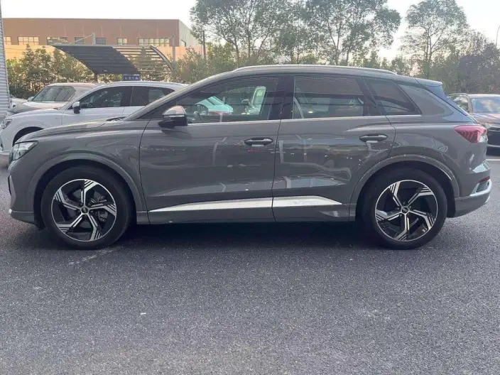 Audi Q4 e-tron 2024 Model 40 e-tron Genesis Edition – фото 3