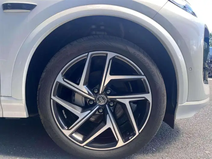 AUDI Q6L e-tron 2026 Model First Edition Pilot Edition – фото 8