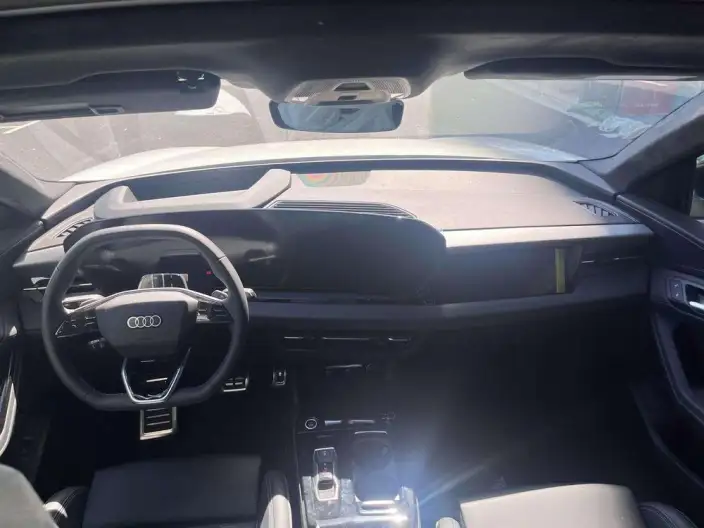 AUDI Q6L e-tron 2026 Model First Edition Pilot Edition – фото 9