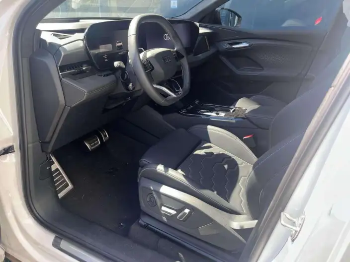 AUDI Q6L e-tron 2026 Model First Edition Pilot Edition – фото 10