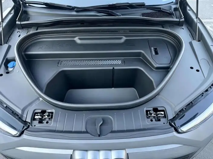 AUDI Q6L e-tron 2026 Model First Edition Pilot Edition – фото 3