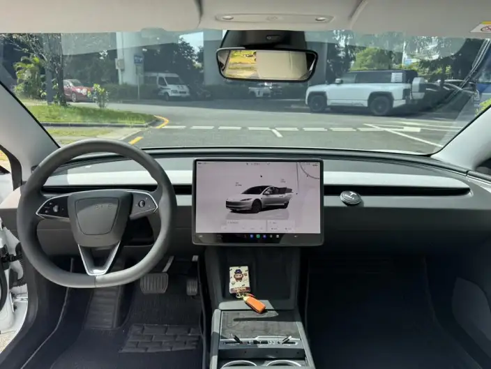 Model 3 2025 Model Facelift Rear-wheel drive version – фото 10