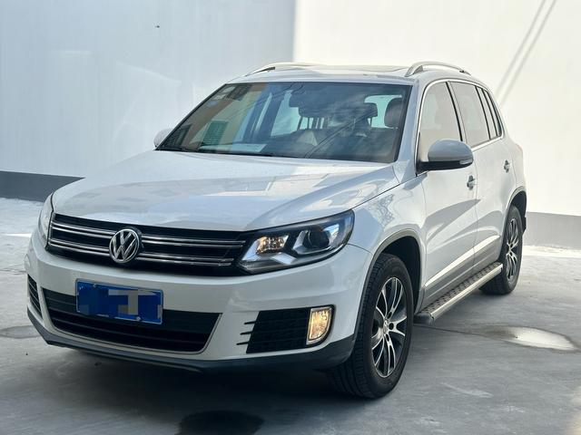 Volkswagen Tiguan 2015 1.8 TSI Automatic FWD Luxury – фото 1