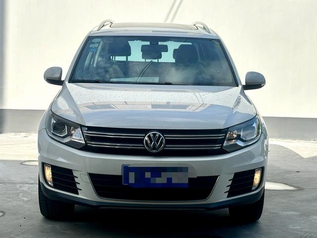 Volkswagen Tiguan 2015 1.8 TSI Automatic FWD Luxury – фото 2