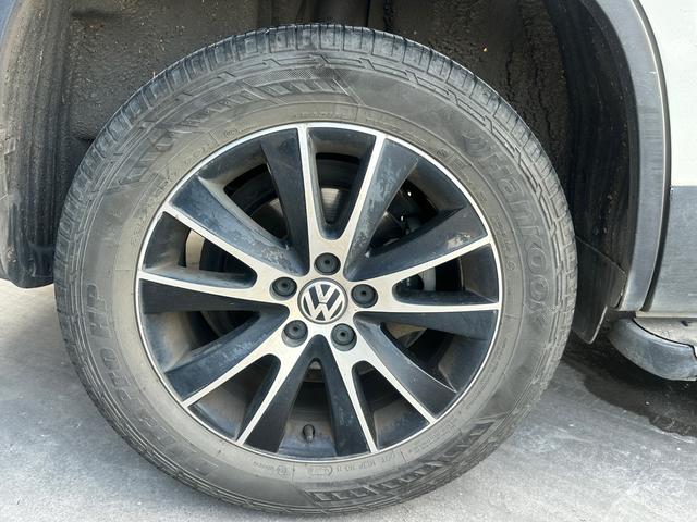 Volkswagen Tiguan 2015 1.8 TSI Automatic FWD Luxury – фото 9