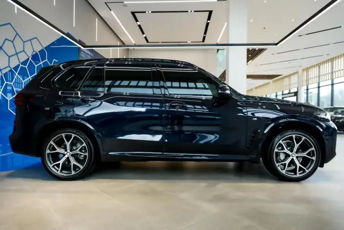 BMW X5 2023 Model xDrive30Li Exclusive Model M Sports Night Set – фото 3
