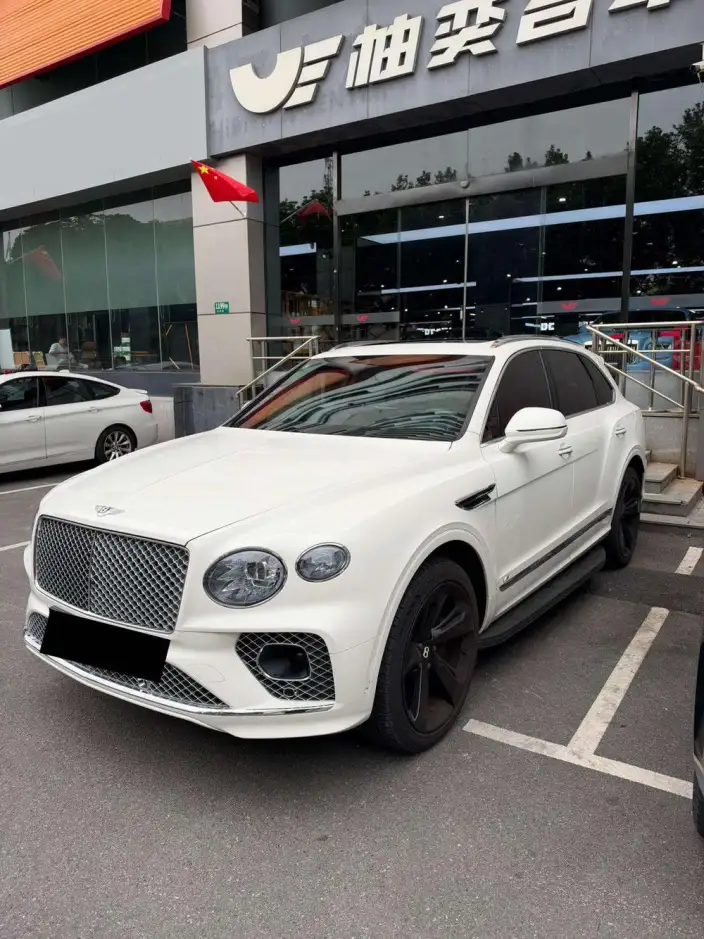 Bentayga 2022 Model 4.0T V8 – фото 1