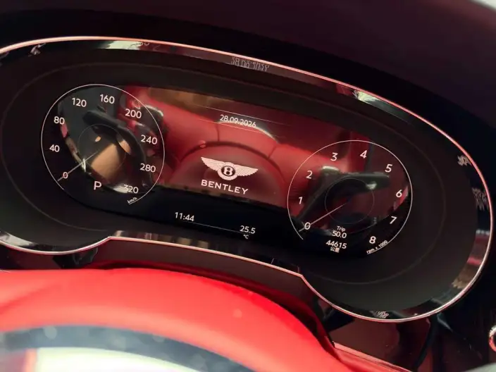 Bentayga 2022 Model 4.0T V8 – фото 7