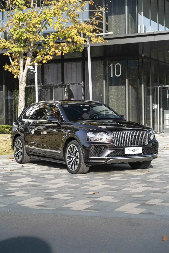 Bentayga 2023 Model 4.0T V8 Long wheelbase Edition – фото 3