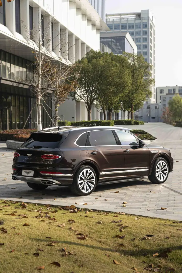 Bentayga 2023 Model 4.0T V8 Long wheelbase Edition – фото 4