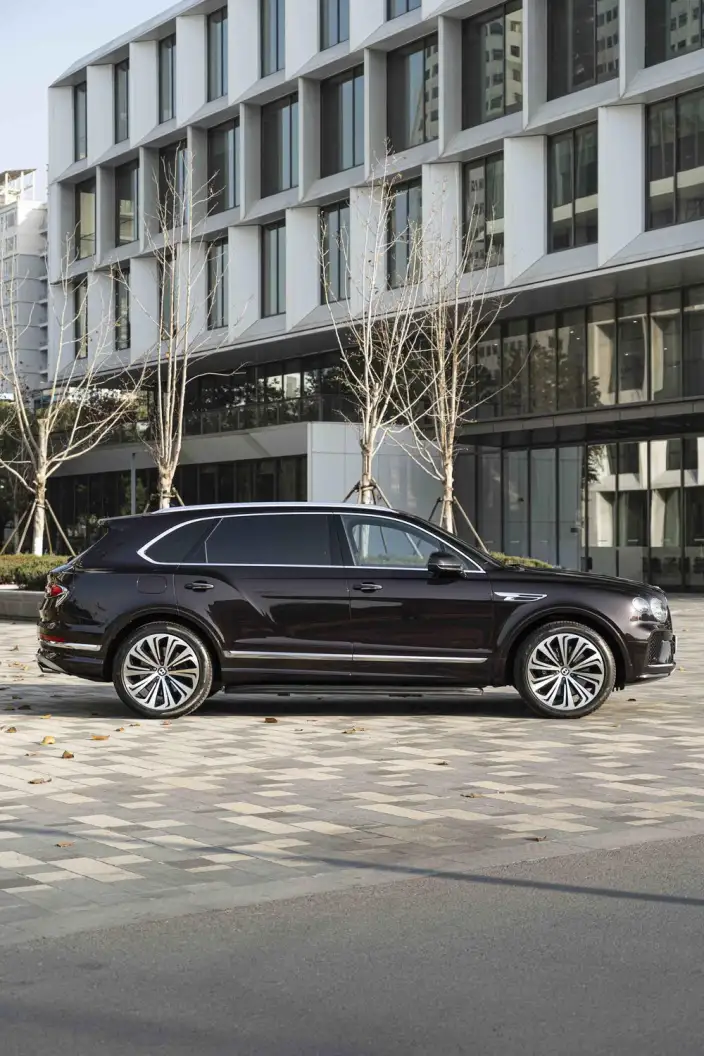 Bentayga 2023 Model 4.0T V8 Long wheelbase Edition – фото 6