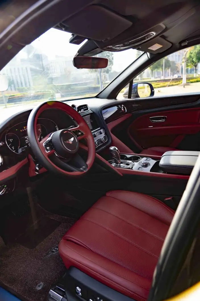 Bentayga 2023 Model 4.0T V8 Long wheelbase Edition – фото 8