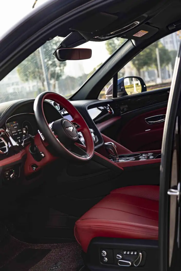 Bentayga 2023 Model 4.0T V8 Long wheelbase Edition – фото 10